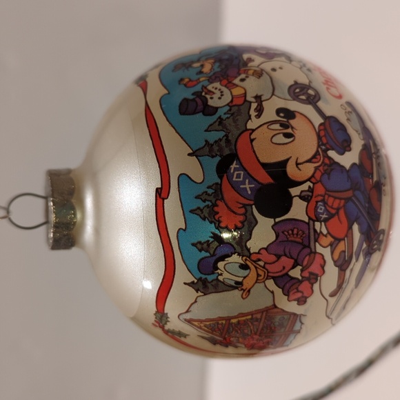 Walt Disney Gallery "Snow Biz" Christmas Ornament - Picture 4 of 5
